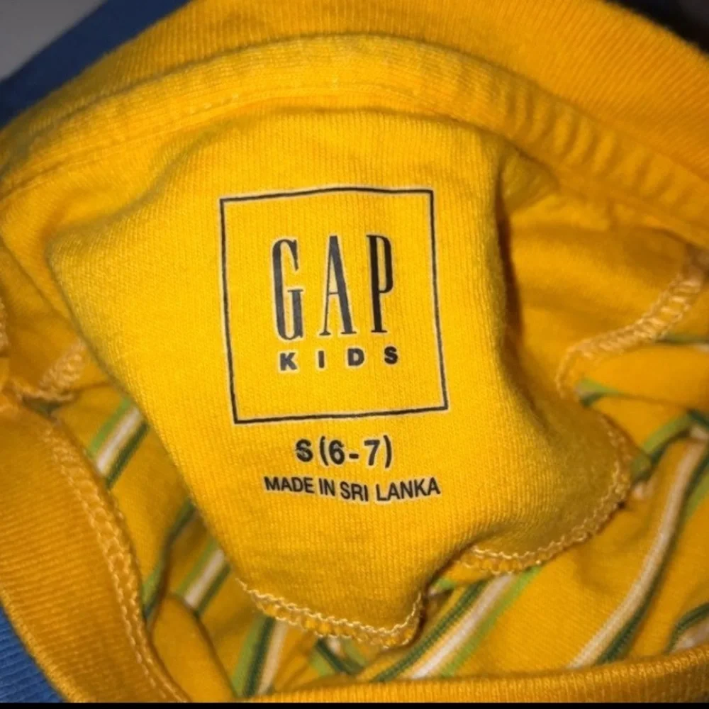 Early 00’s Y2K Vintage Boys Gap Short Sleeve TShirt Bundle of 2‎ Size: 6/7